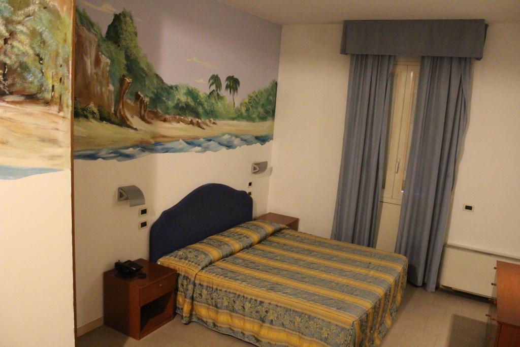 Hotel Riverside Модена Экстерьер фото