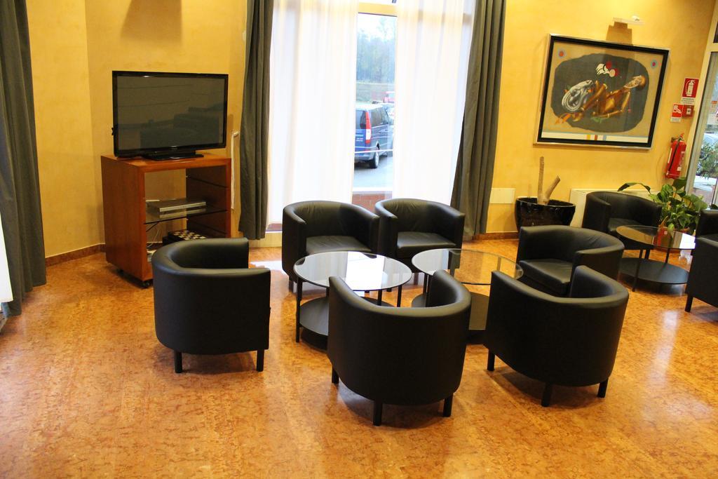 Hotel Riverside Модена Экстерьер фото