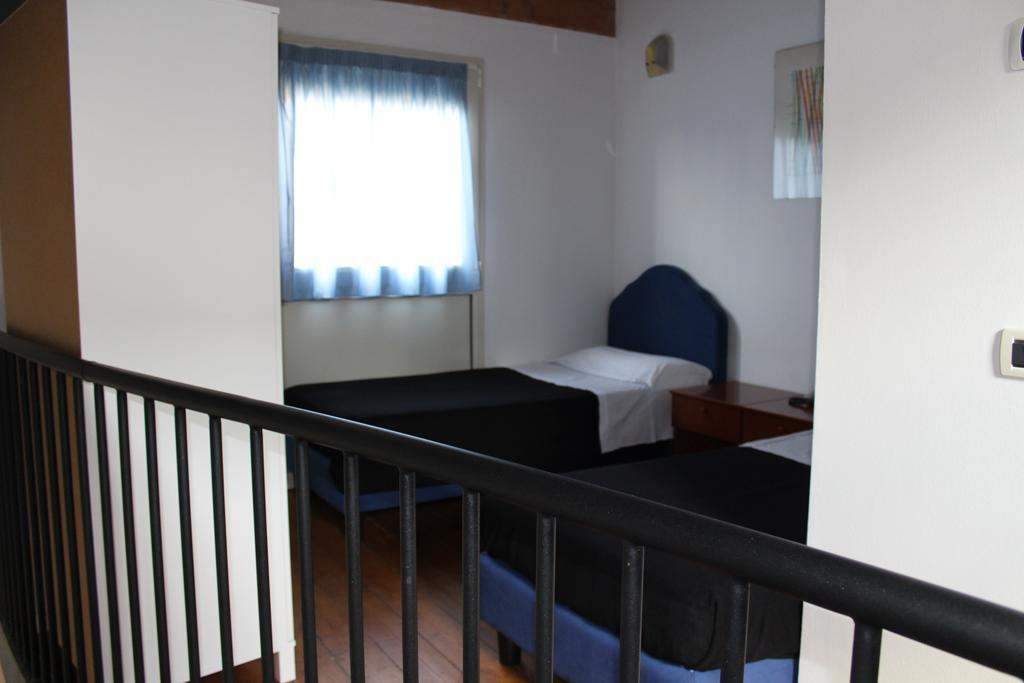Hotel Riverside Модена Экстерьер фото