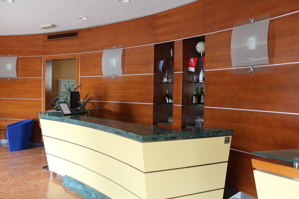 Hotel Riverside Модена Экстерьер фото