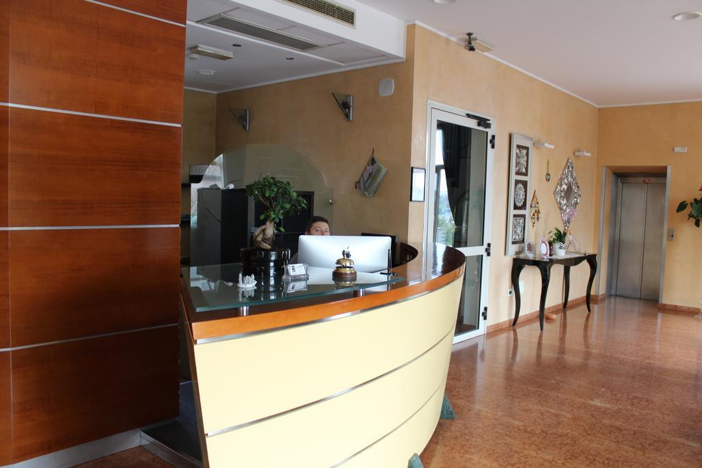 Hotel Riverside Модена Экстерьер фото