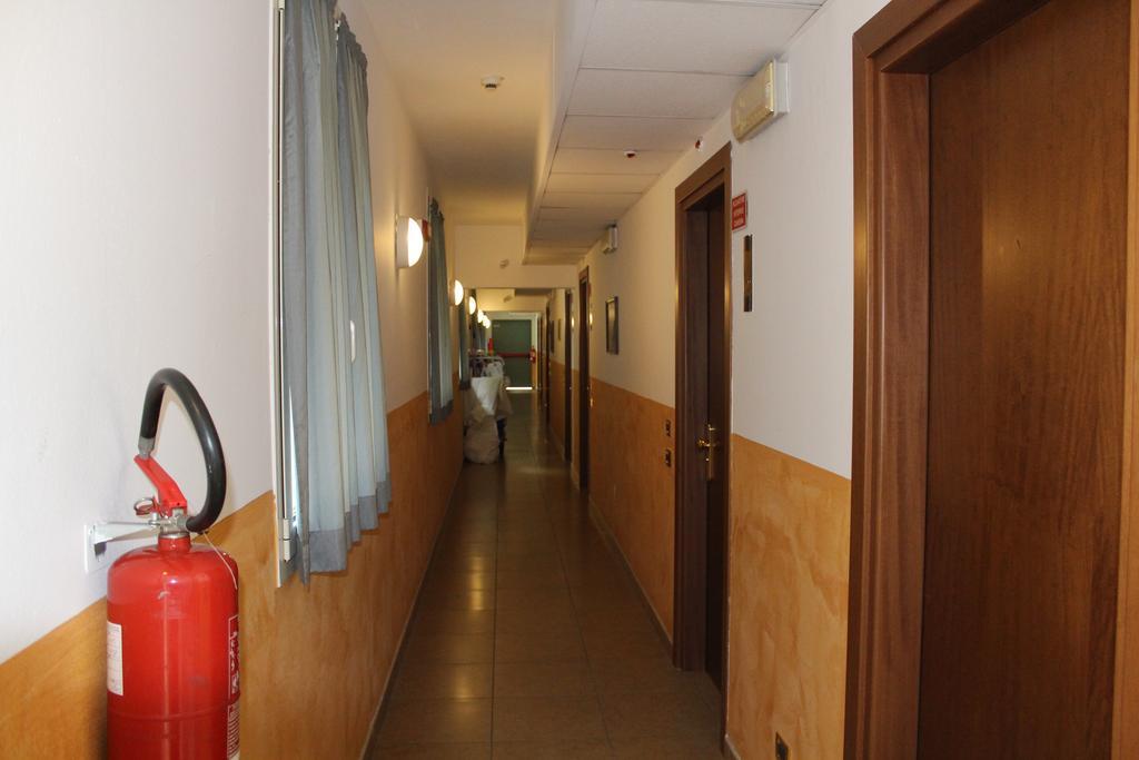 Hotel Riverside Модена Экстерьер фото