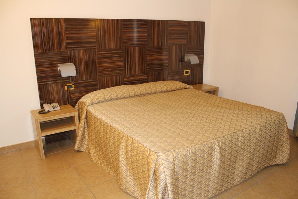 Hotel Riverside Модена Экстерьер фото