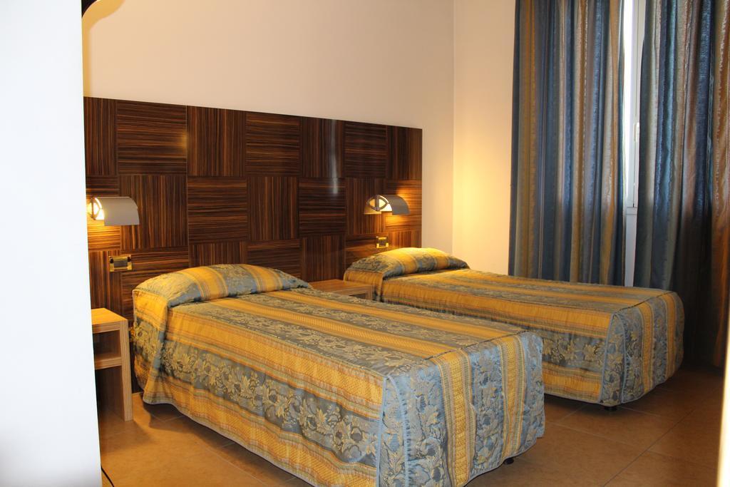 Hotel Riverside Модена Экстерьер фото