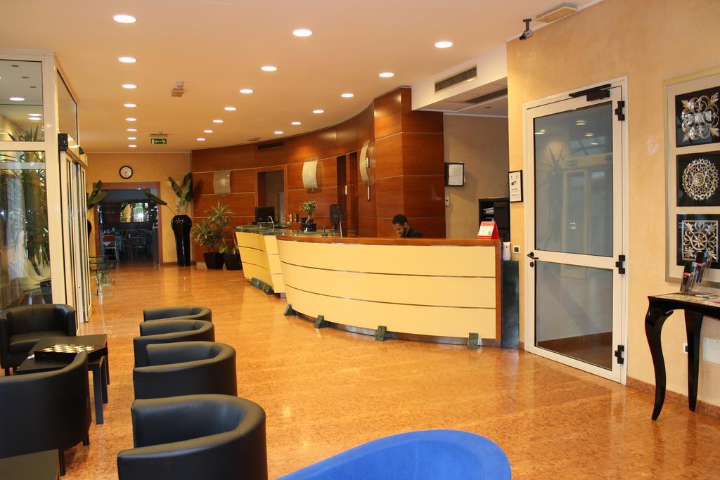 Hotel Riverside Модена Экстерьер фото