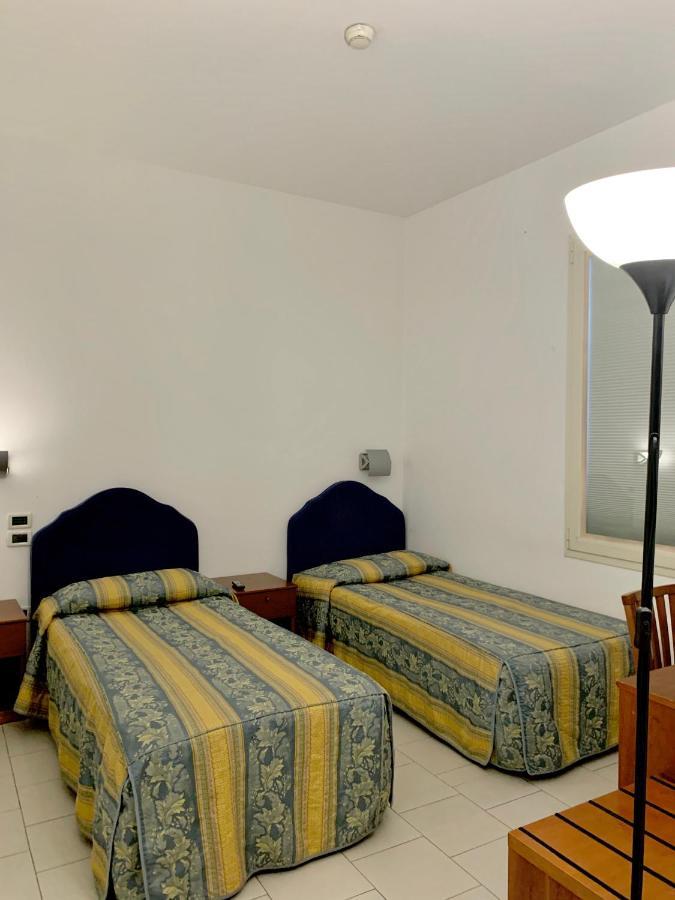 Hotel Riverside Модена Экстерьер фото