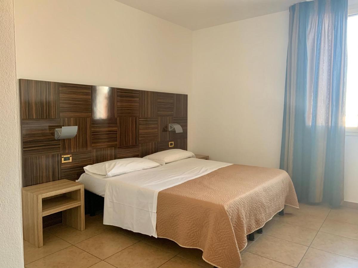 Hotel Riverside Модена Экстерьер фото