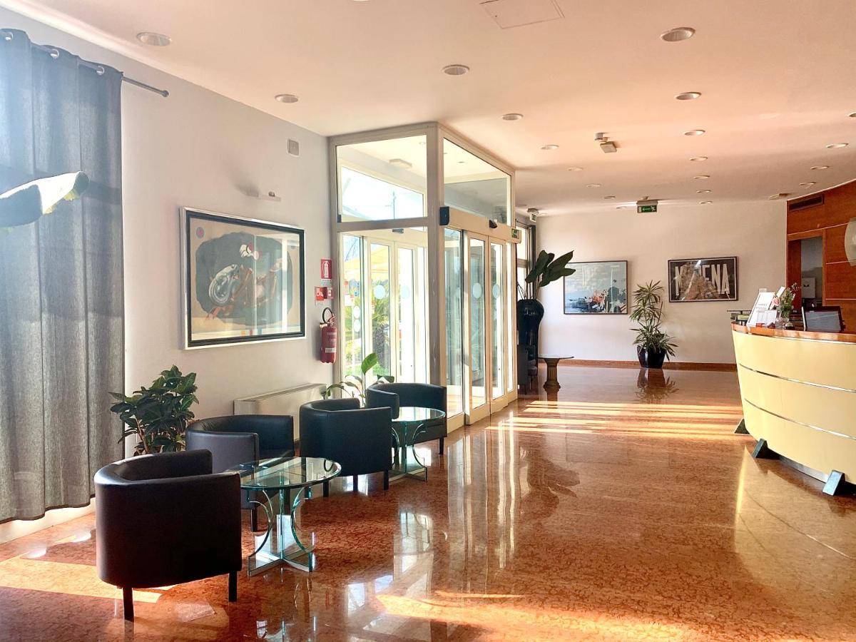 Hotel Riverside Модена Экстерьер фото